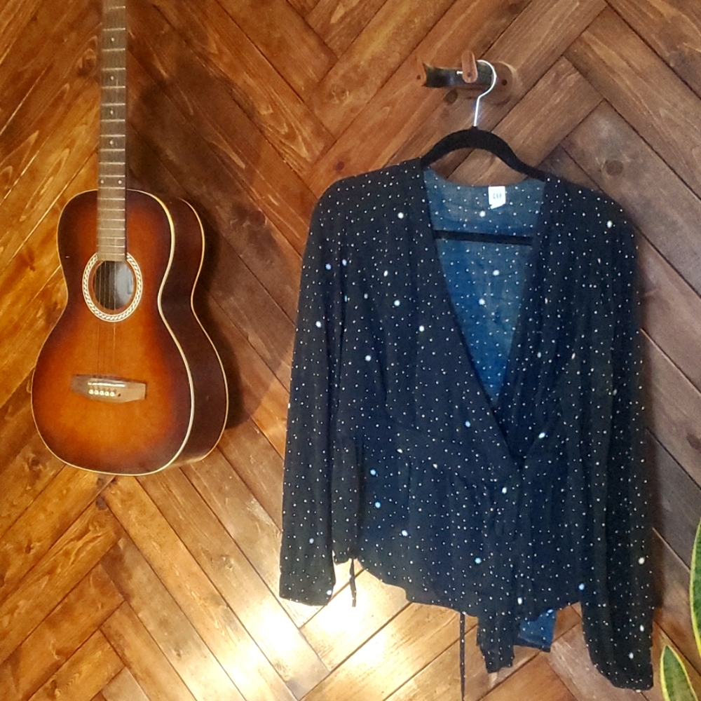 GAP black stars print waist tie top size L